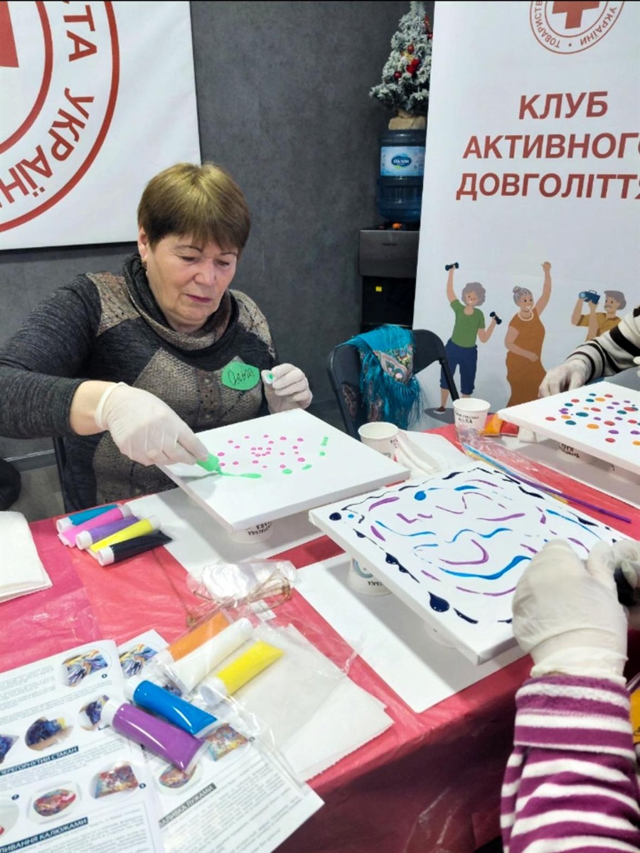 Флюїд-арт у Клубі активного довголіття