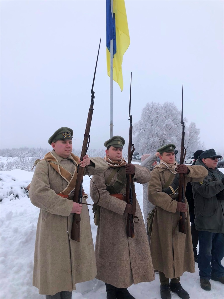 У Крутах вшанували героїв легендарного бою