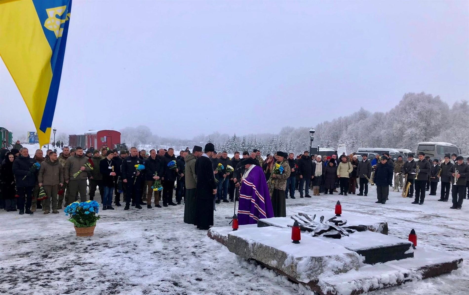 У Крутах вшанували героїв легендарного бою