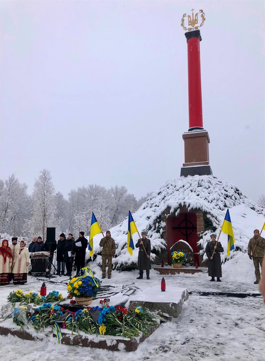 У Крутах вшанували героїв легендарного бою