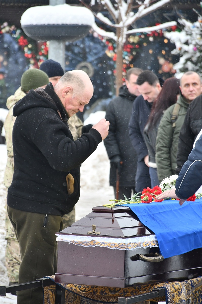 У Ніжині провели в останню путь загиблого воїна Івана Торбу