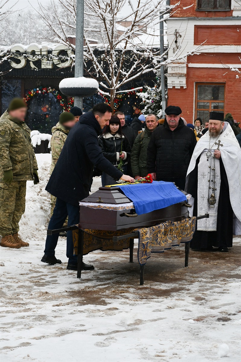 У Ніжині провели в останню путь загиблого воїна Івана Торбу