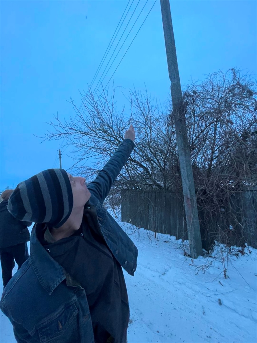 Під ударами шахедів: понівечені будівлі, всіяні уламками подвір'я, загибла худоба