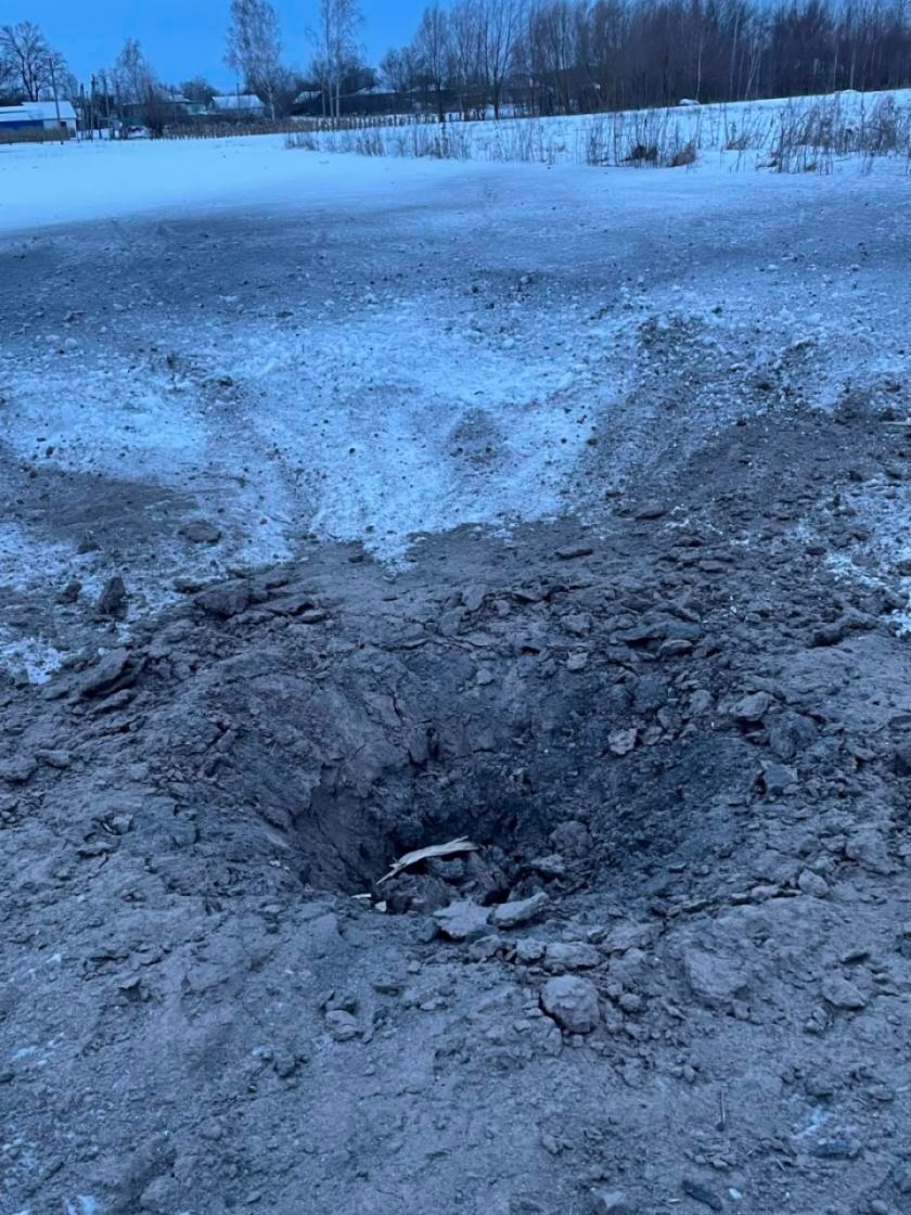 Під ударами шахедів: понівечені будівлі, всіяні уламками подвір'я, загибла худоба