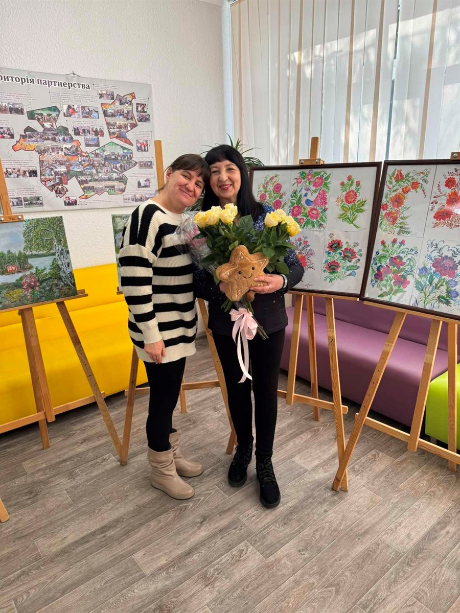 «Людина може все!» Творча виставка Лідії Деркач у соціальному хабі