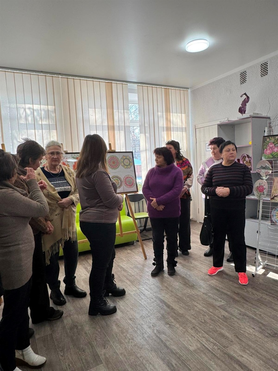 «Людина може все!» Творча виставка Лідії Деркач у соціальному хабі