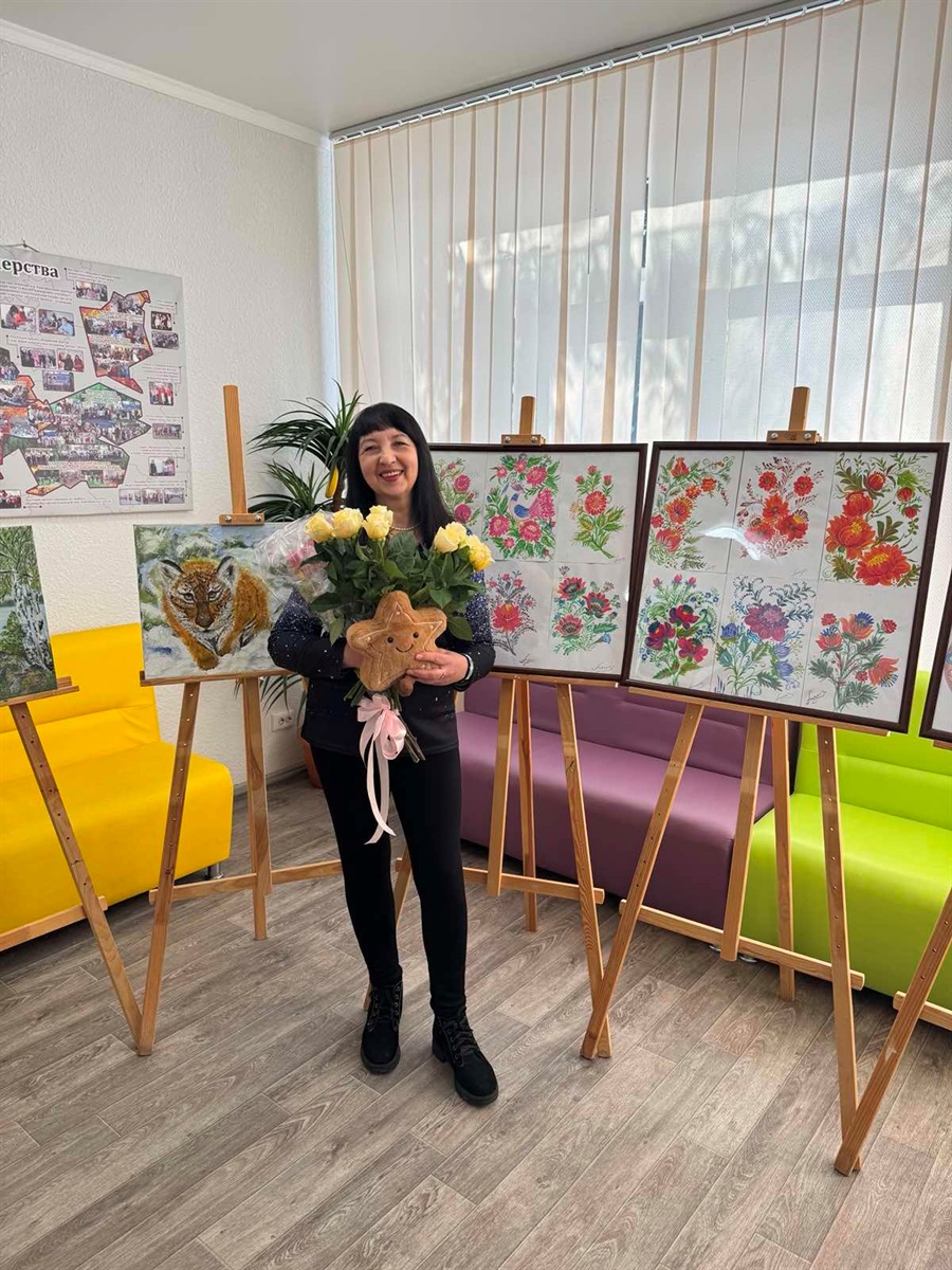 «Людина може все!» Творча виставка Лідії Деркач у соціальному хабі