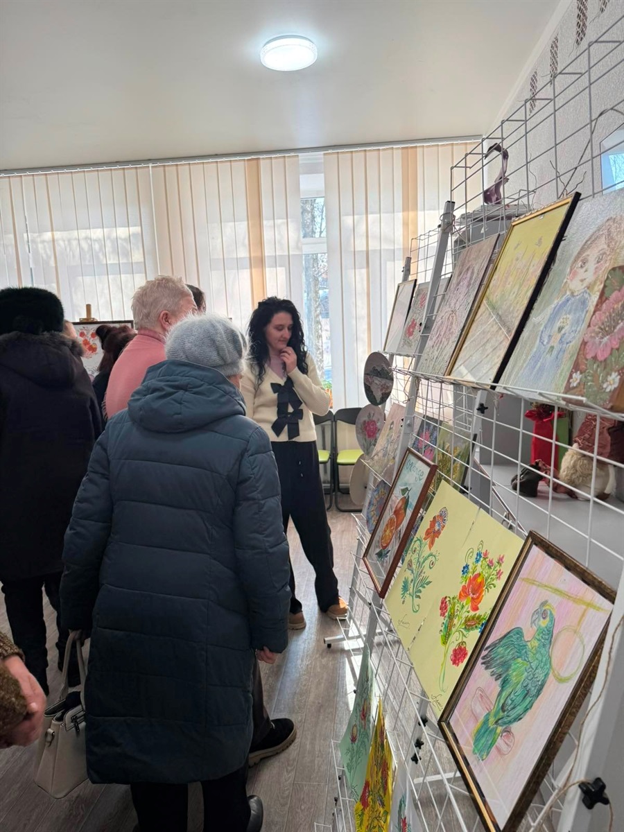 «Людина може все!» Творча виставка Лідії Деркач у соціальному хабі