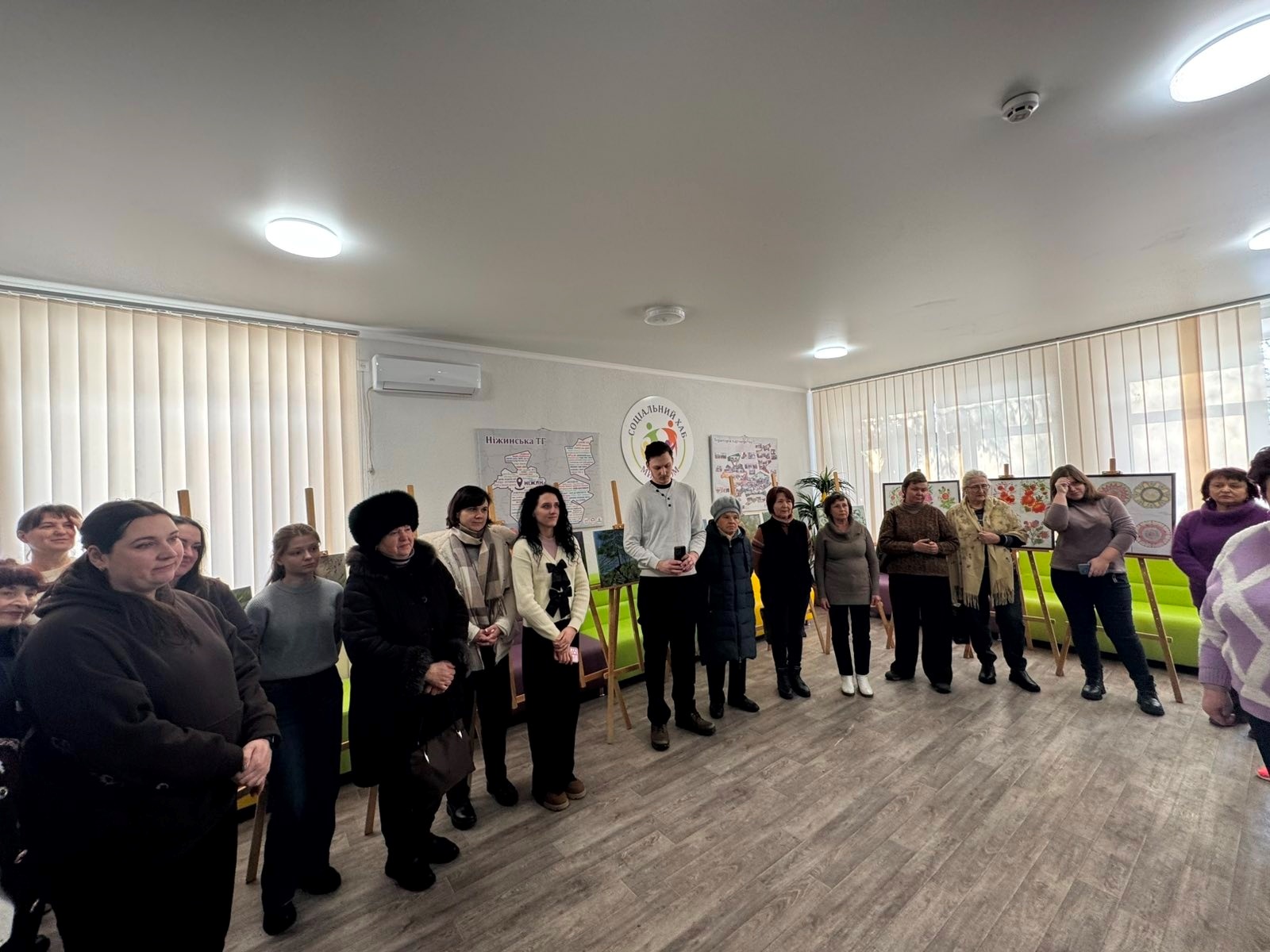 «Людина може все!» Творча виставка Лідії Деркач у соціальному хабі