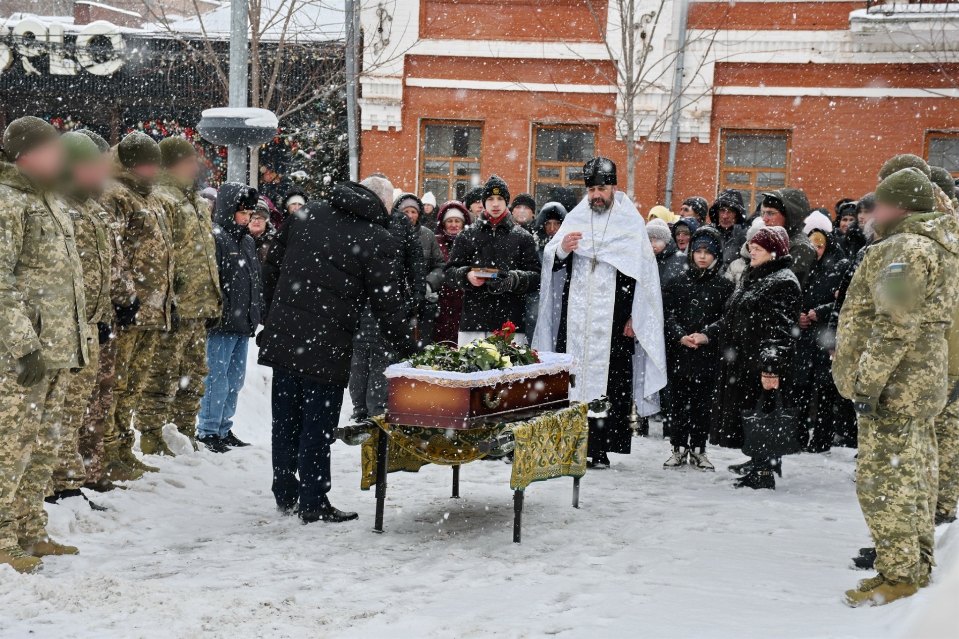 У Ніжині провели в останню путь загиблого воїна Олексія Богданова