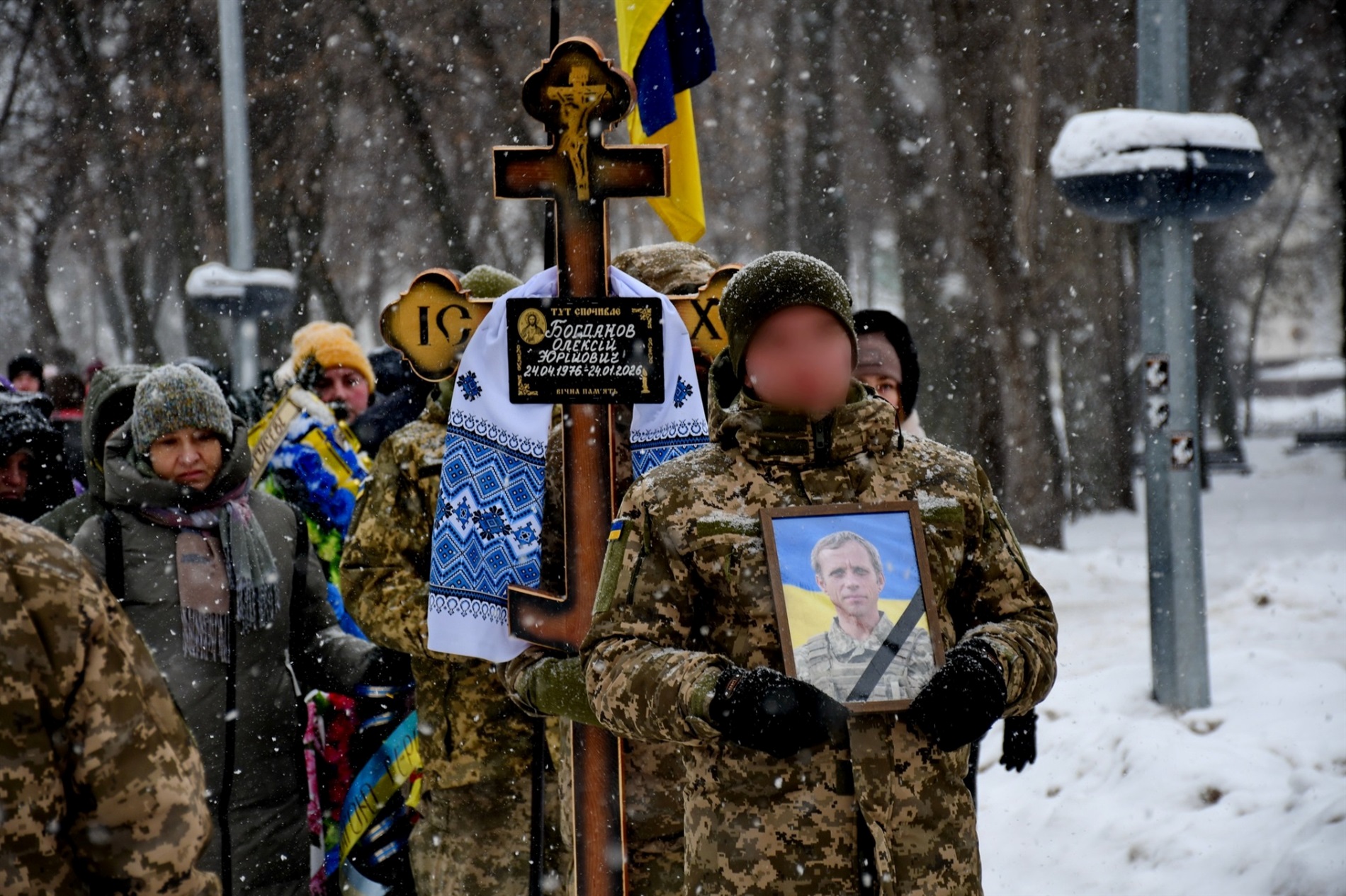 У Ніжині провели в останню путь загиблого воїна Олексія Богданова