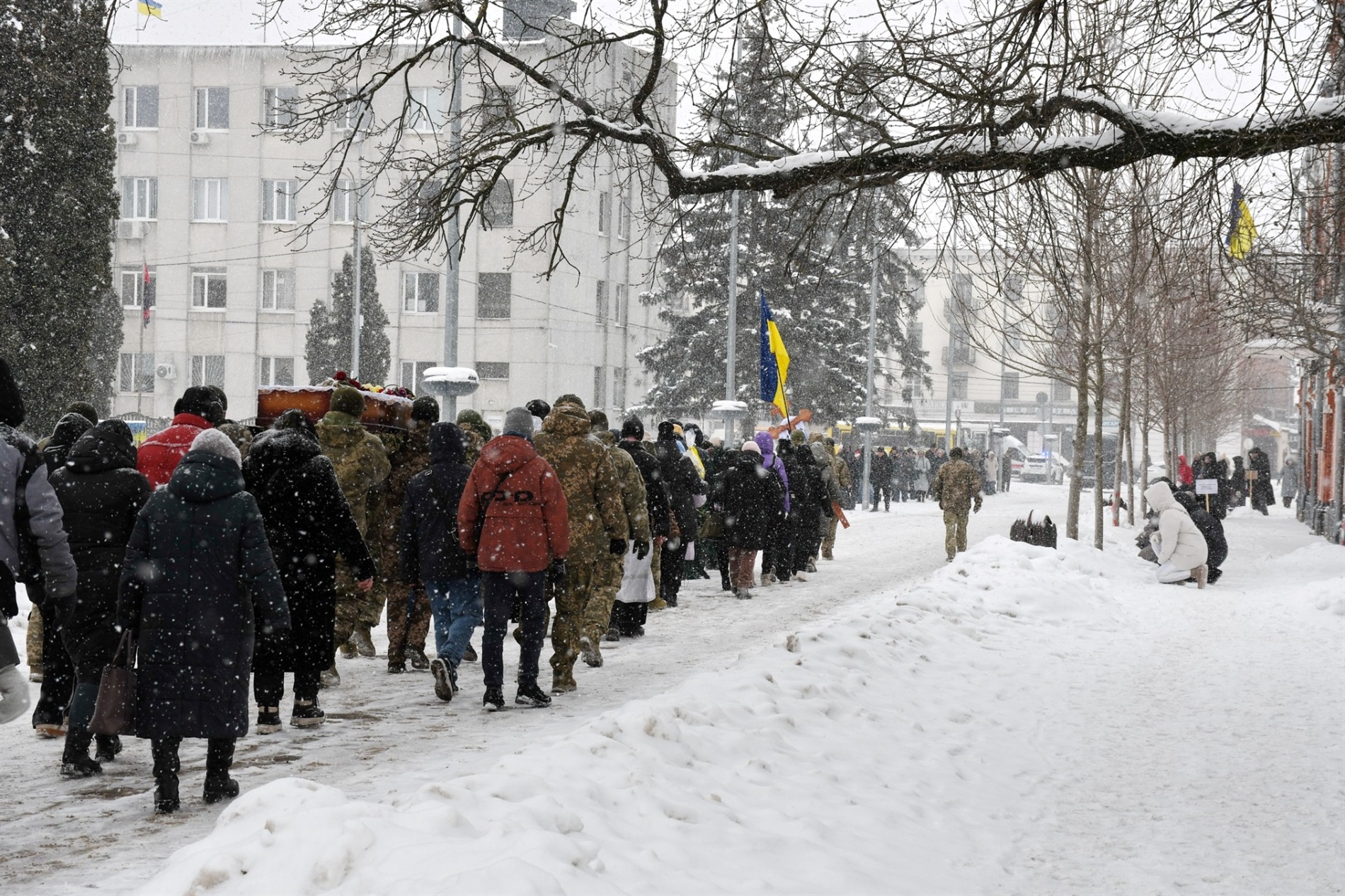 У Ніжині провели в останню путь загиблого воїна Олексія Богданова