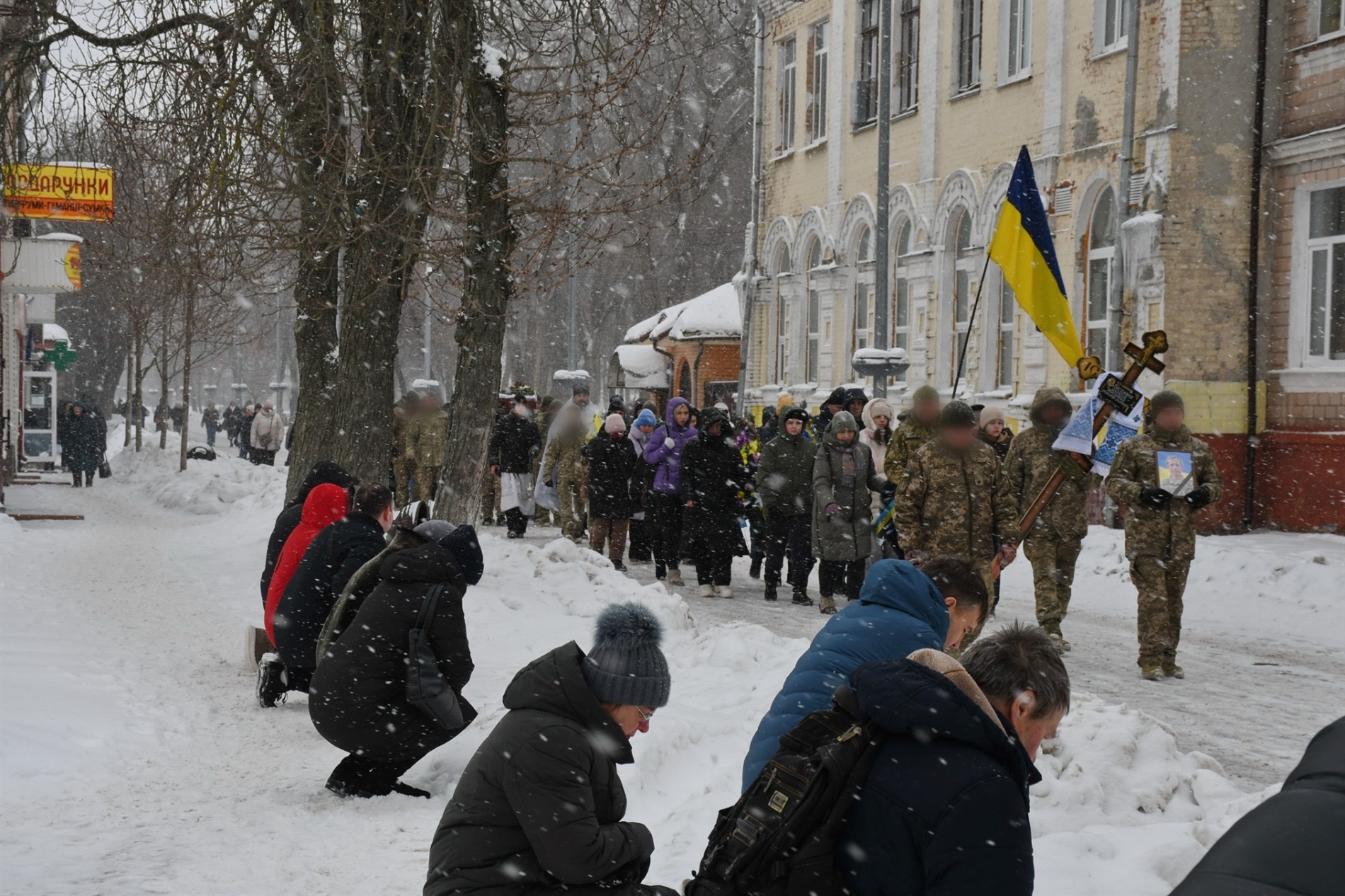 У Ніжині провели в останню путь загиблого воїна Олексія Богданова