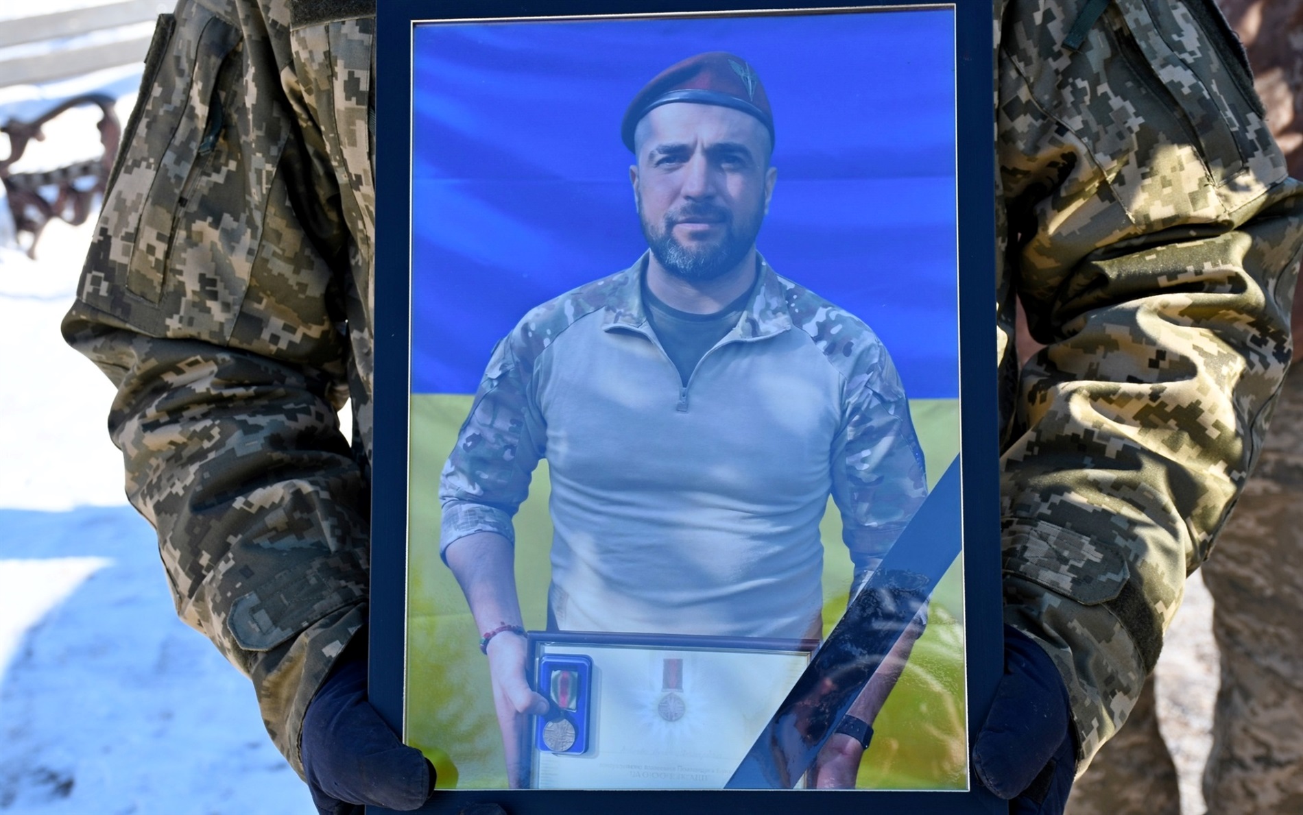 Ніжинська громада попрощалася із загиблим воїном Азамом Сабіровим