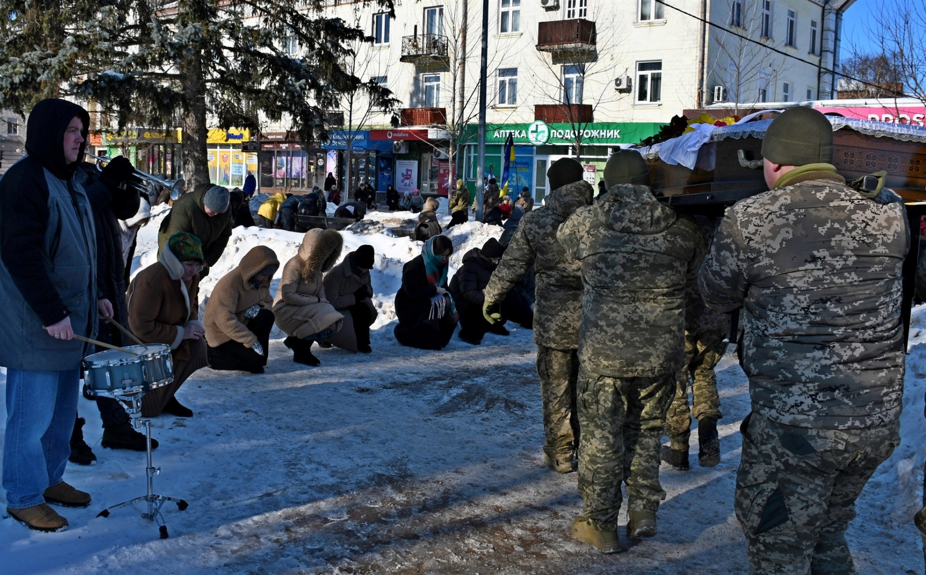 Ніжинська громада попрощалася із загиблим воїном Азамом Сабіровим