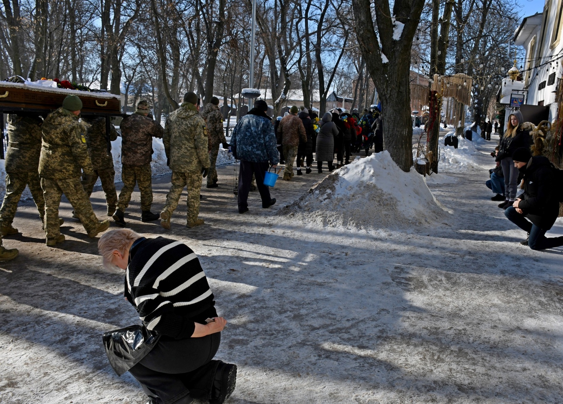 Ніжинська громада попрощалася із загиблим воїном Азамом Сабіровим