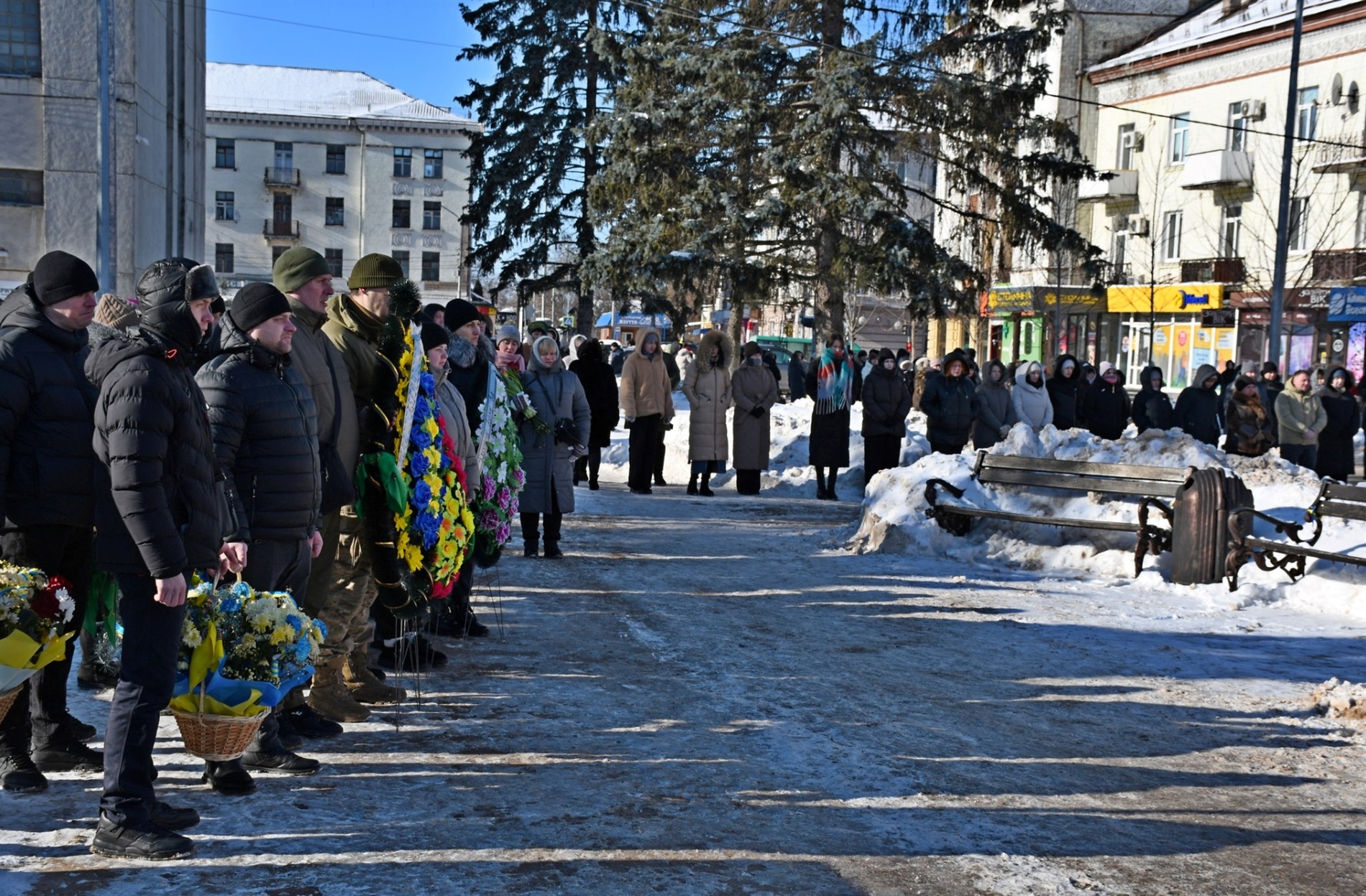 Ніжинська громада попрощалася із загиблим воїном Азамом Сабіровим
