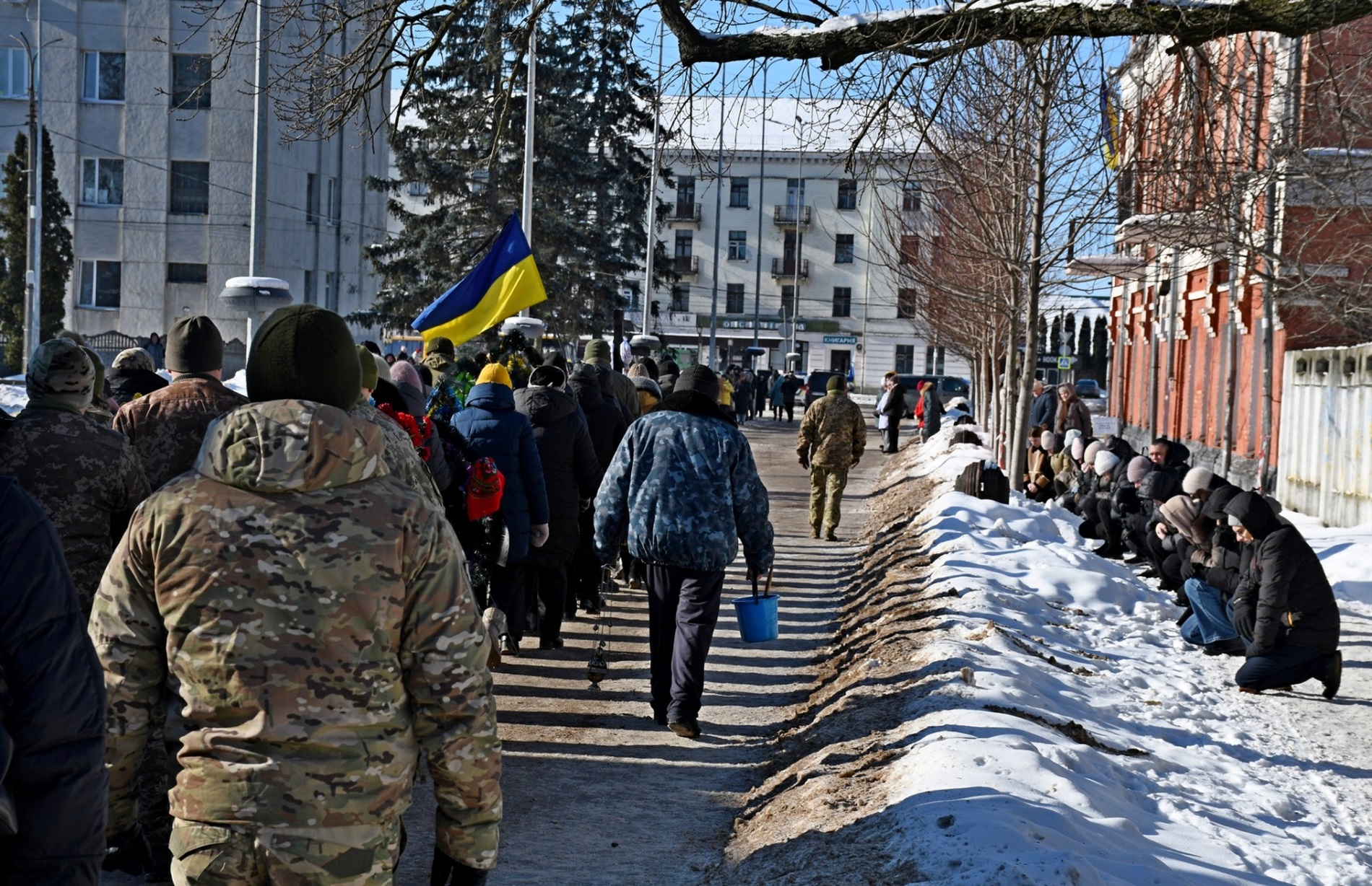 Ніжинська громада попрощалася із загиблим воїном Азамом Сабіровим