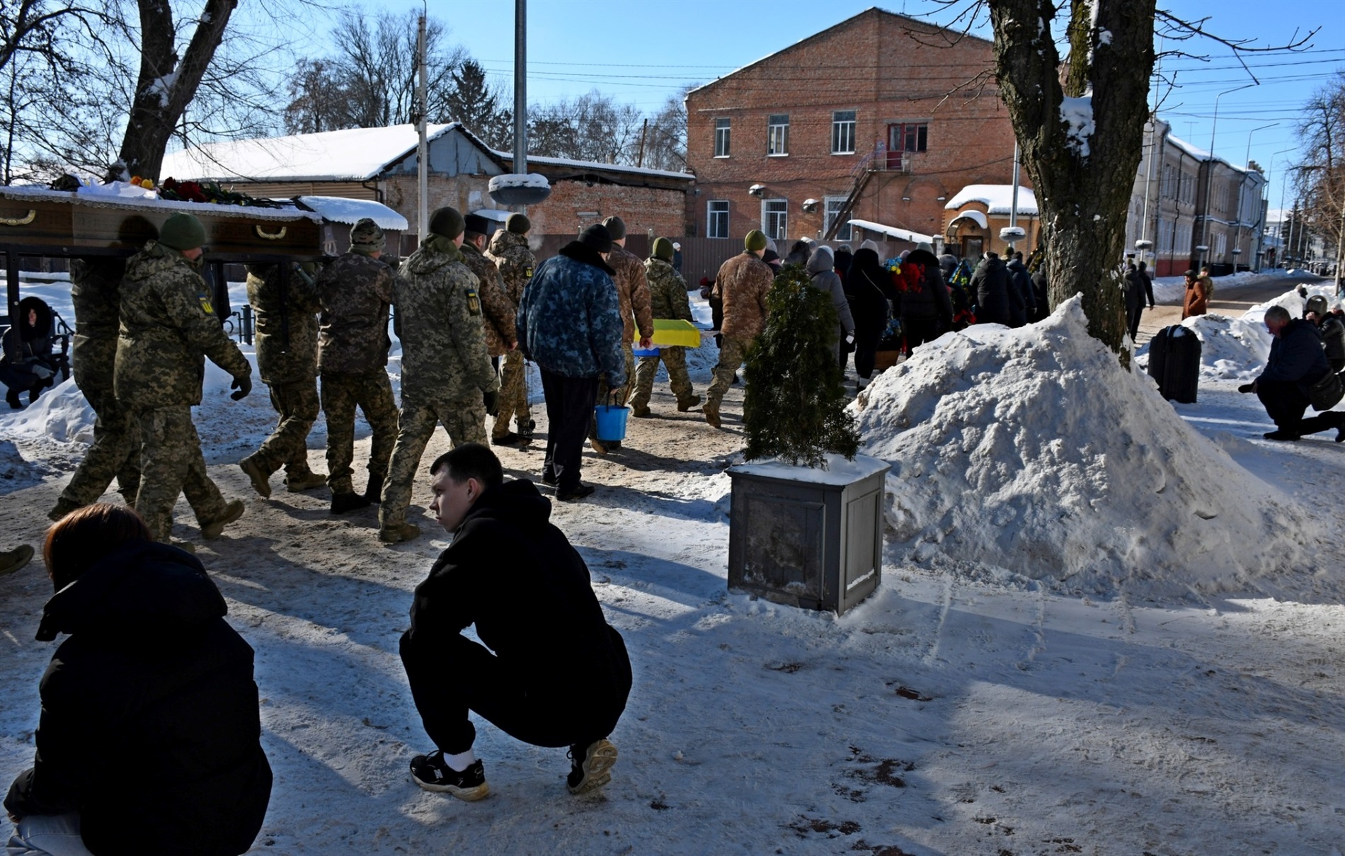 Ніжинська громада попрощалася із загиблим воїном Азамом Сабіровим