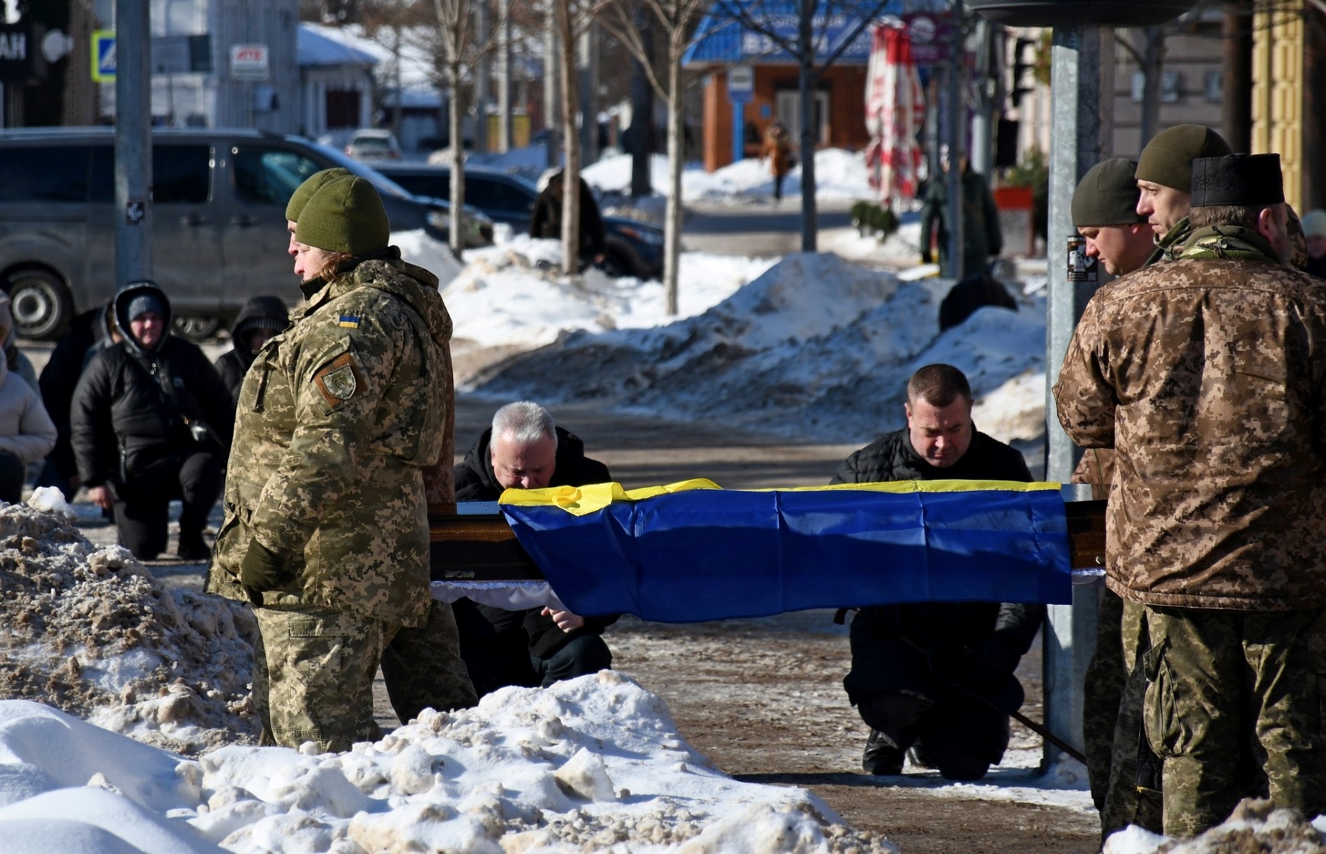 Ніжинська громада попрощалася із загиблим воїном Азамом Сабіровим