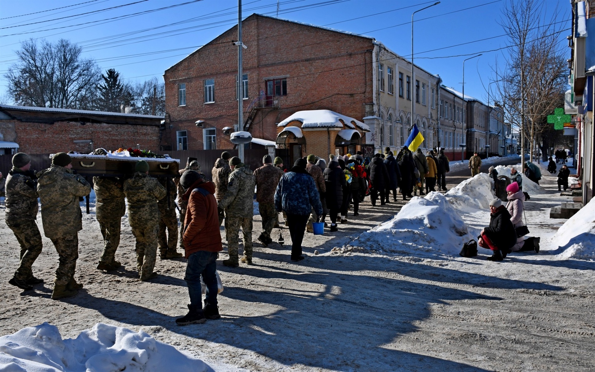 Ніжинська громада попрощалася із загиблим воїном Азамом Сабіровим