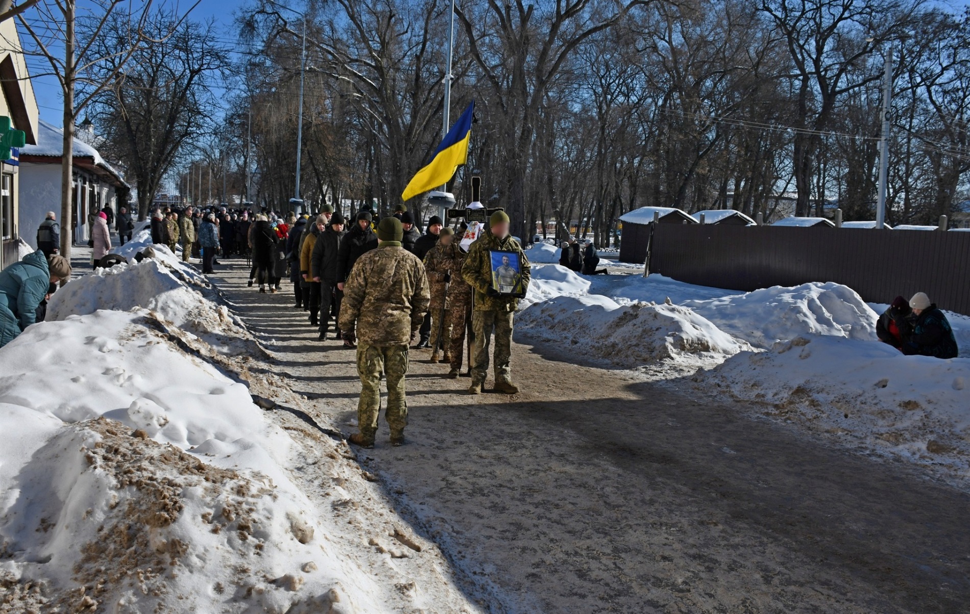 Ніжинська громада попрощалася із загиблим воїном Азамом Сабіровим