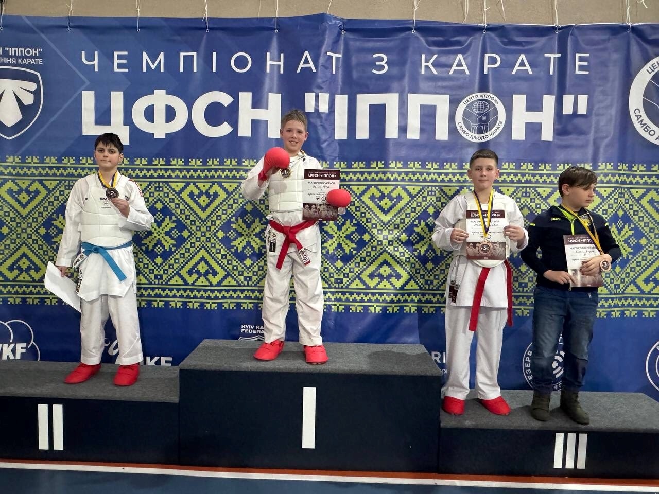 Два дні — два турніри