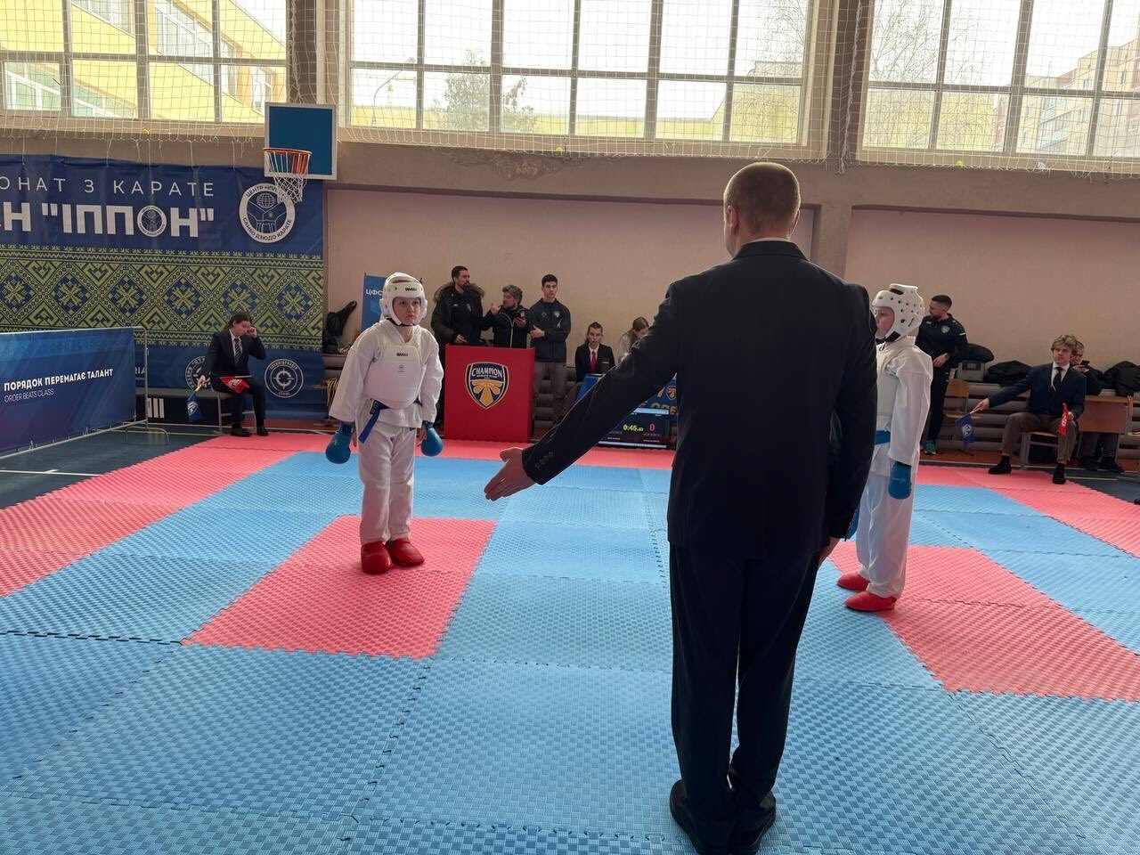 Два дні — два турніри