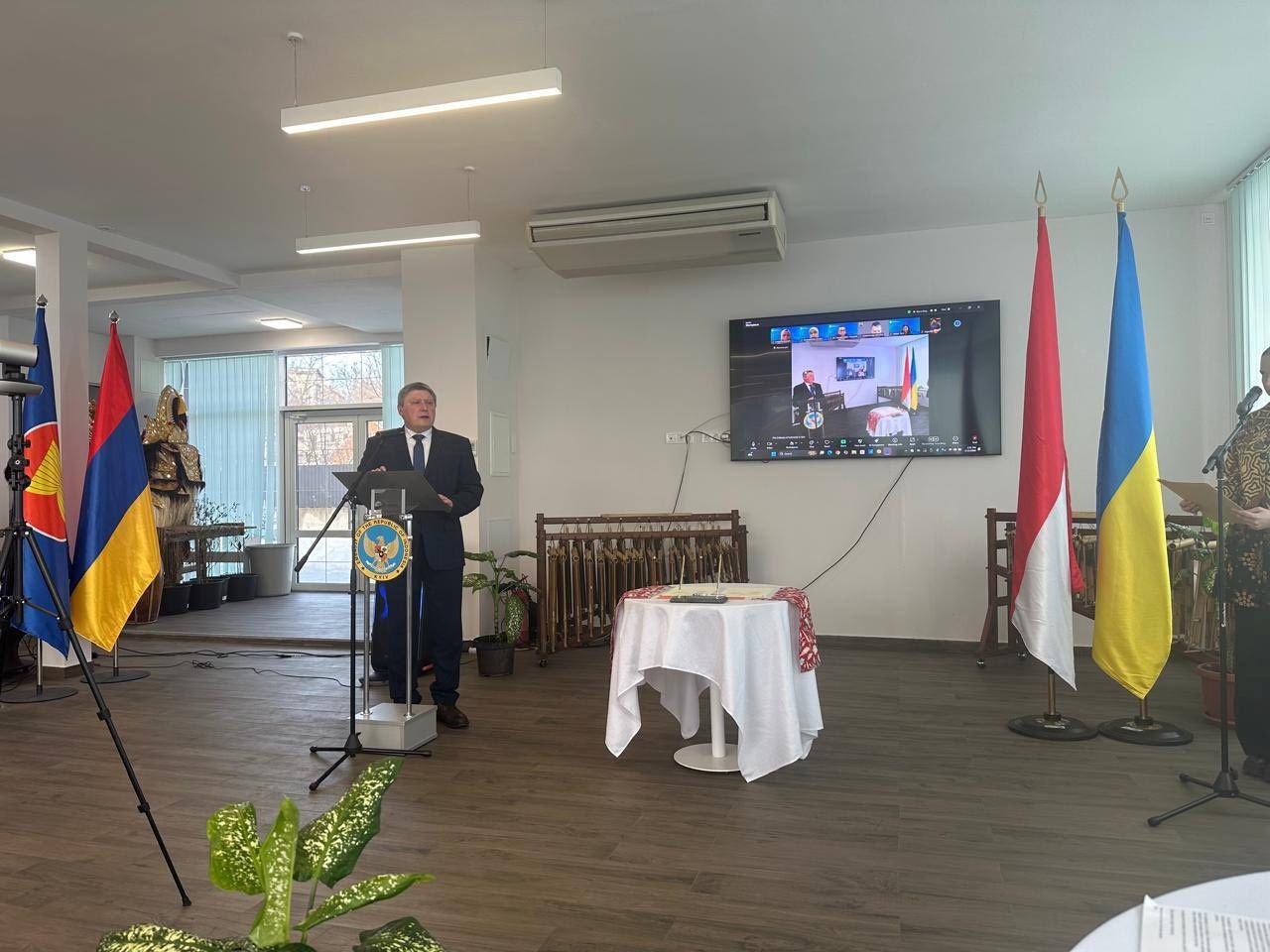 НДУ імені Миколи Гоголя підписав Меморандум з індонезійським університетом