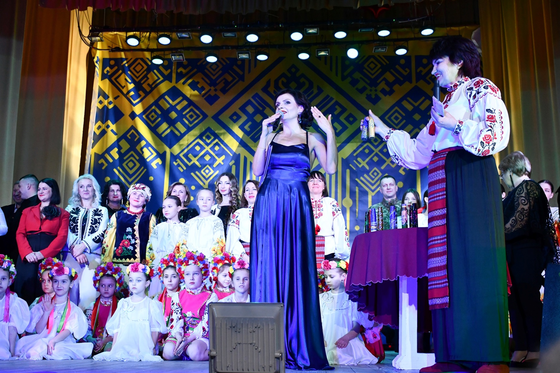 56 500 гривень - результат благодійного концерту «Непереможна Україна»