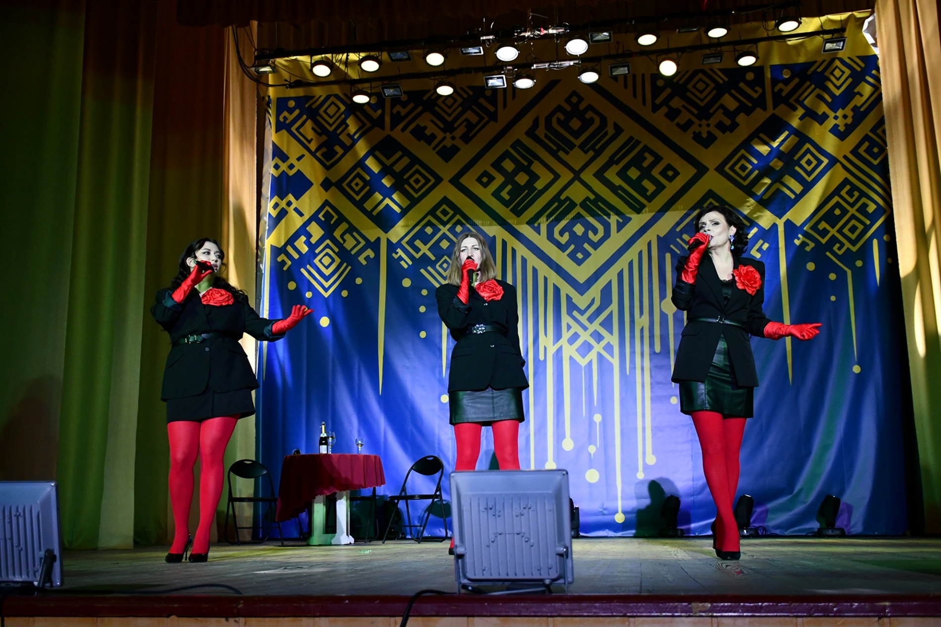 56 500 гривень - результат благодійного концерту «Непереможна Україна»