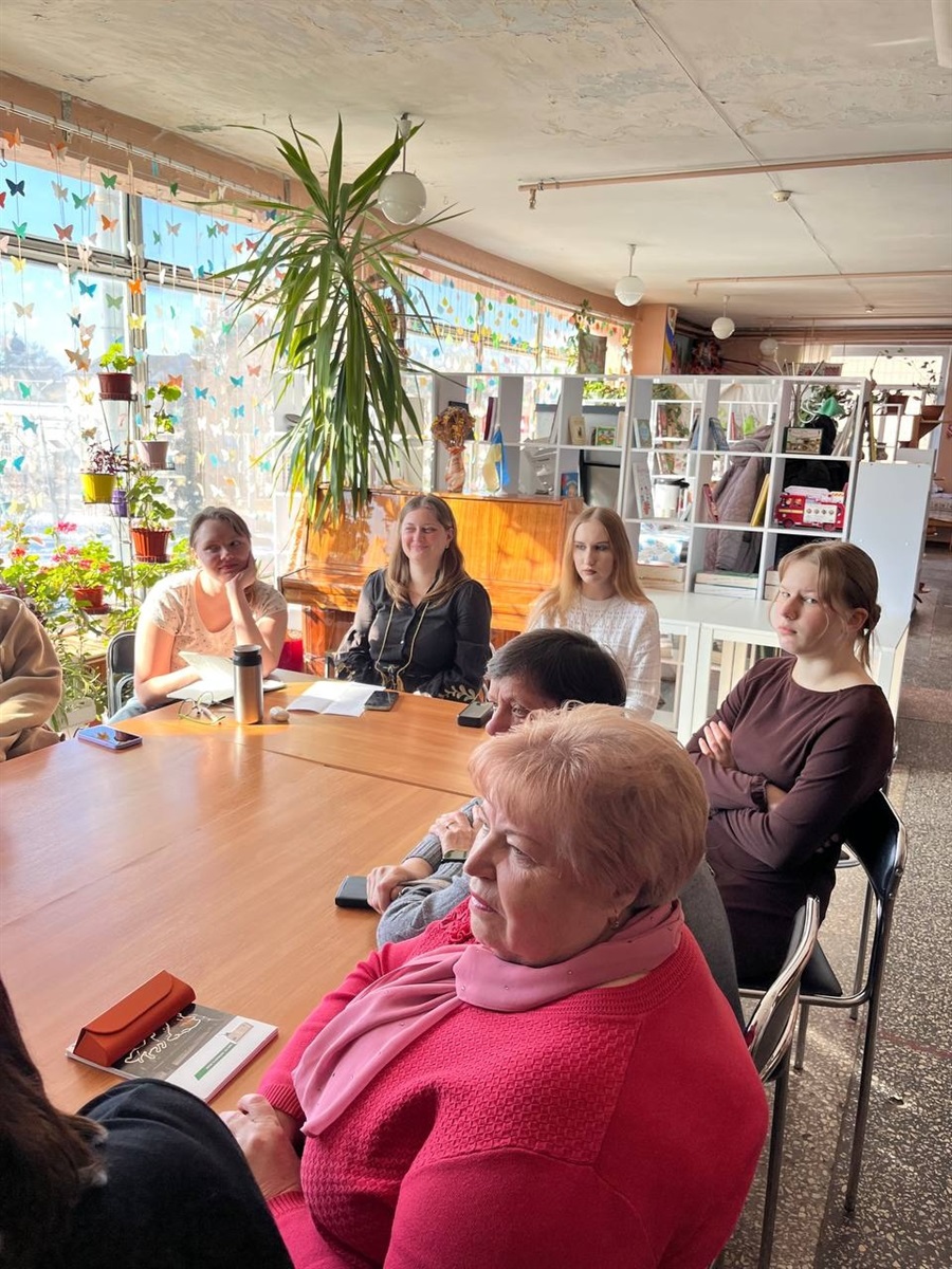 У Ніжинській центральній бібліотеці відбувся теплий діалог поколінь