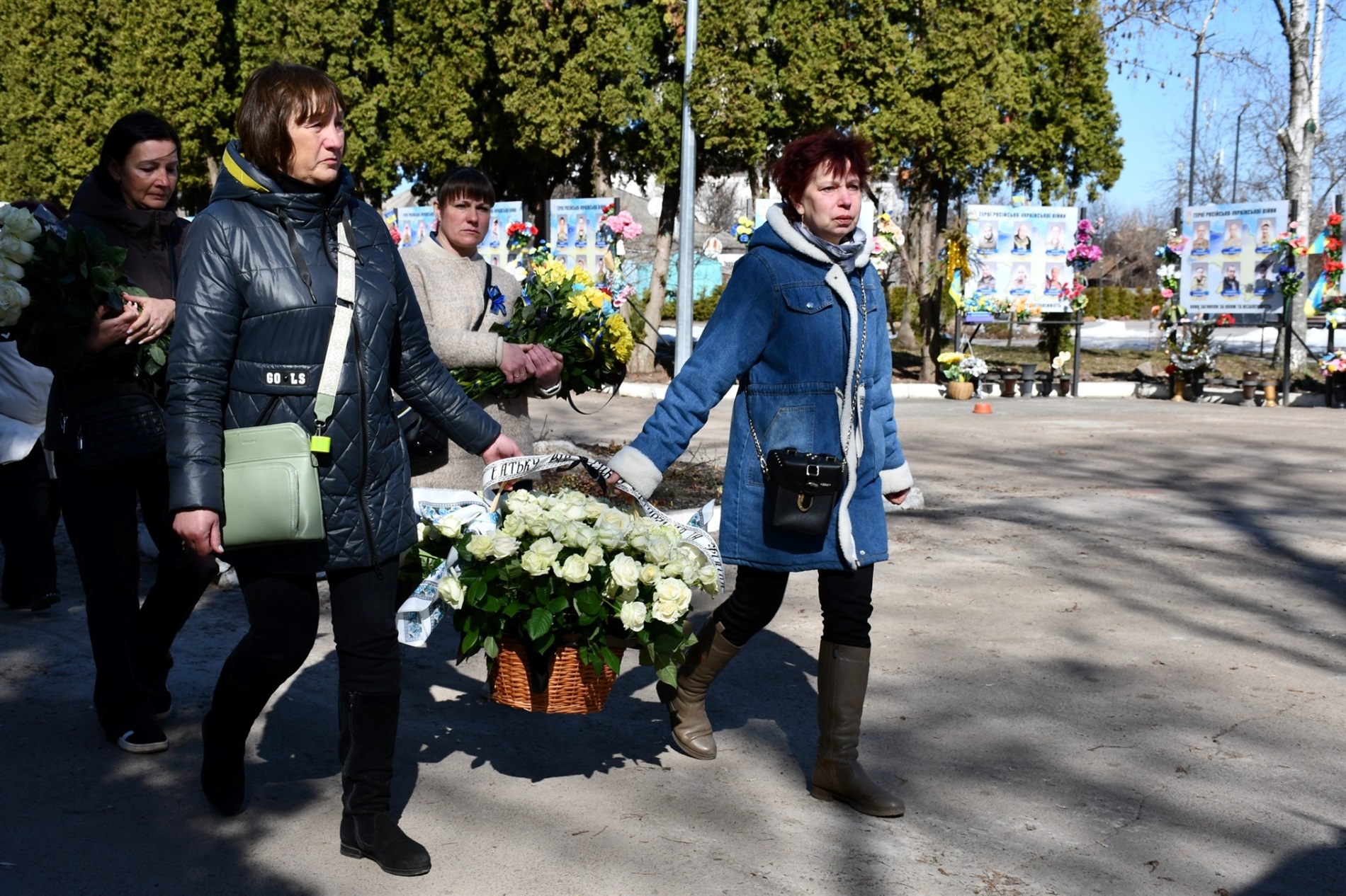 Ніжинська громада провела в останній шлях захисника України - Романа Шостака