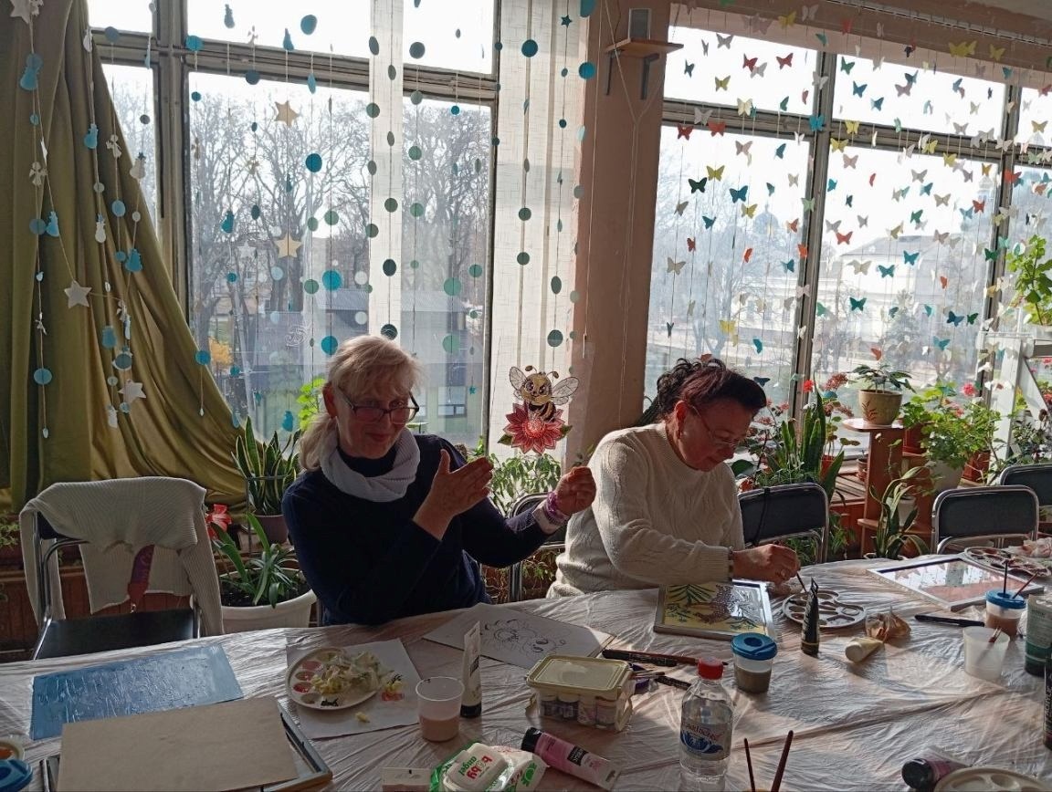 У вирі творчих подій і нових історій. Малювали на склі 