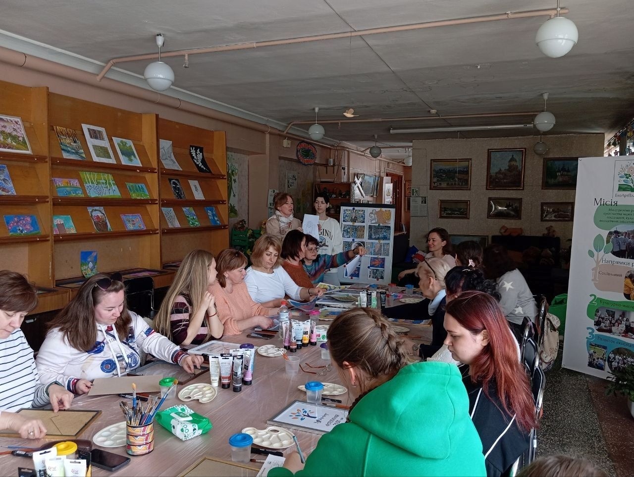 У вирі творчих подій і нових історій. Малювали на склі 