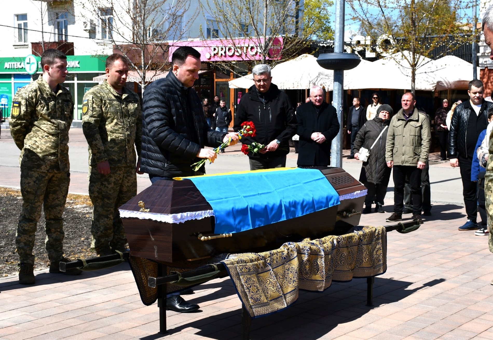 Ніжинська громада попрощалася із загиблим воїном Сергієм Дирдою