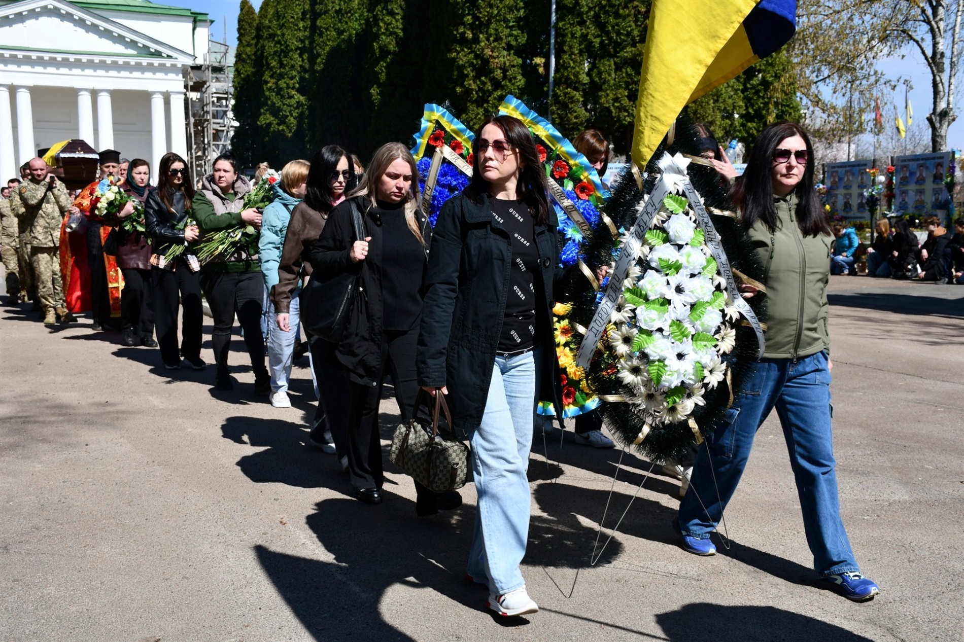 Ніжинська громада попрощалася із загиблим воїном Сергієм Дирдою