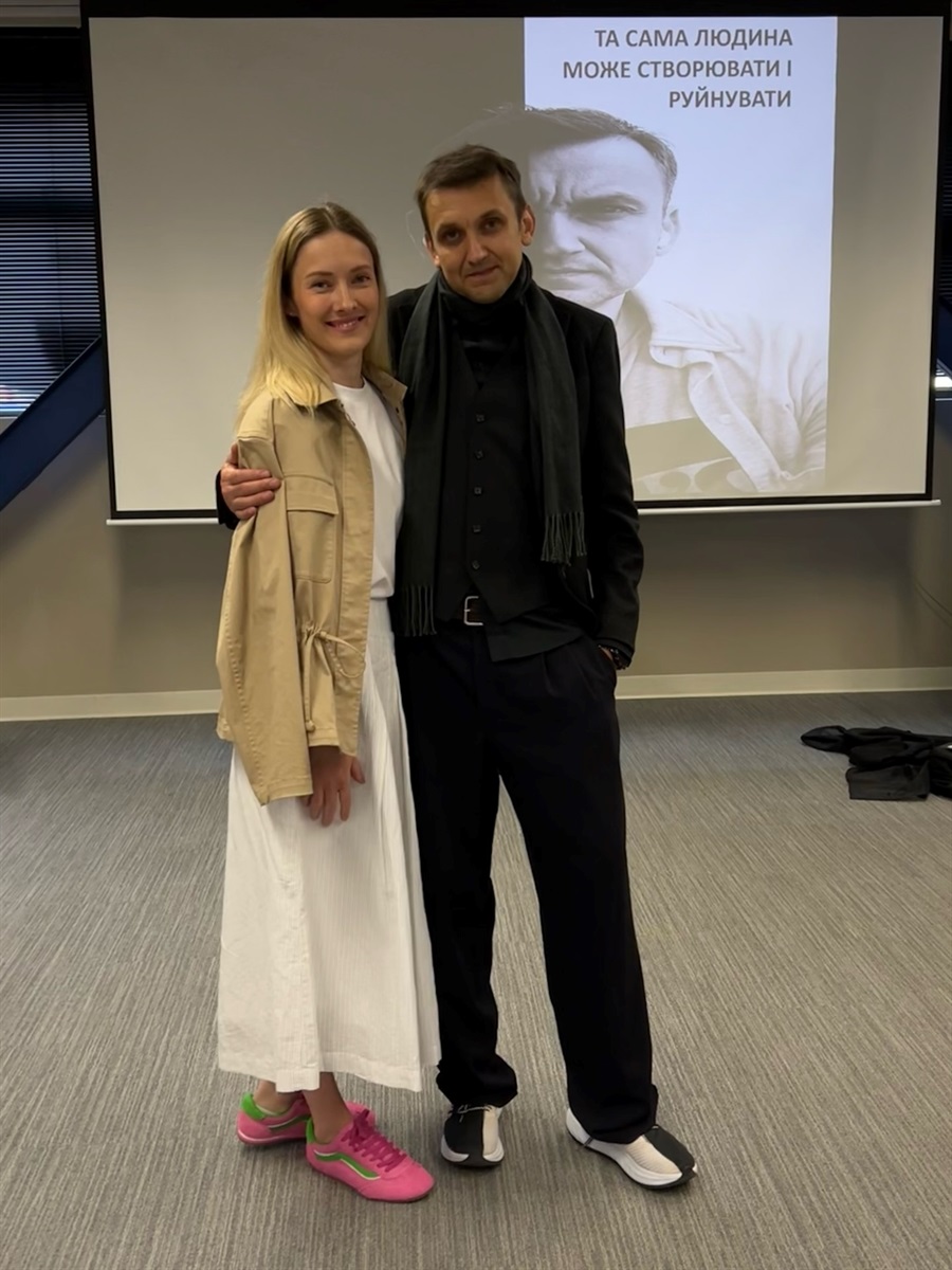 Ніжинець представив виставку своїх креативних робіт у Сан-Франциско