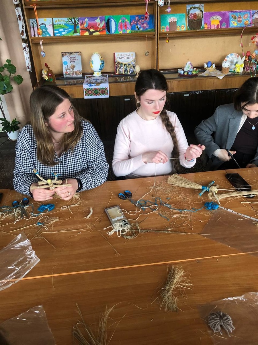 У бібліотеці створювали оберіг своїми руками