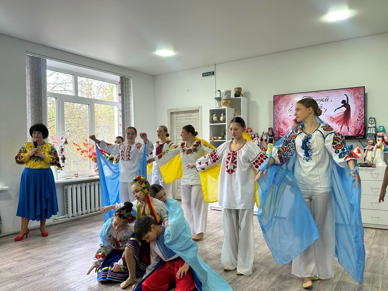В терцентрі відбувся яскравий захід до Міжнародного дня танцю «Танцюй, співай, живи!»