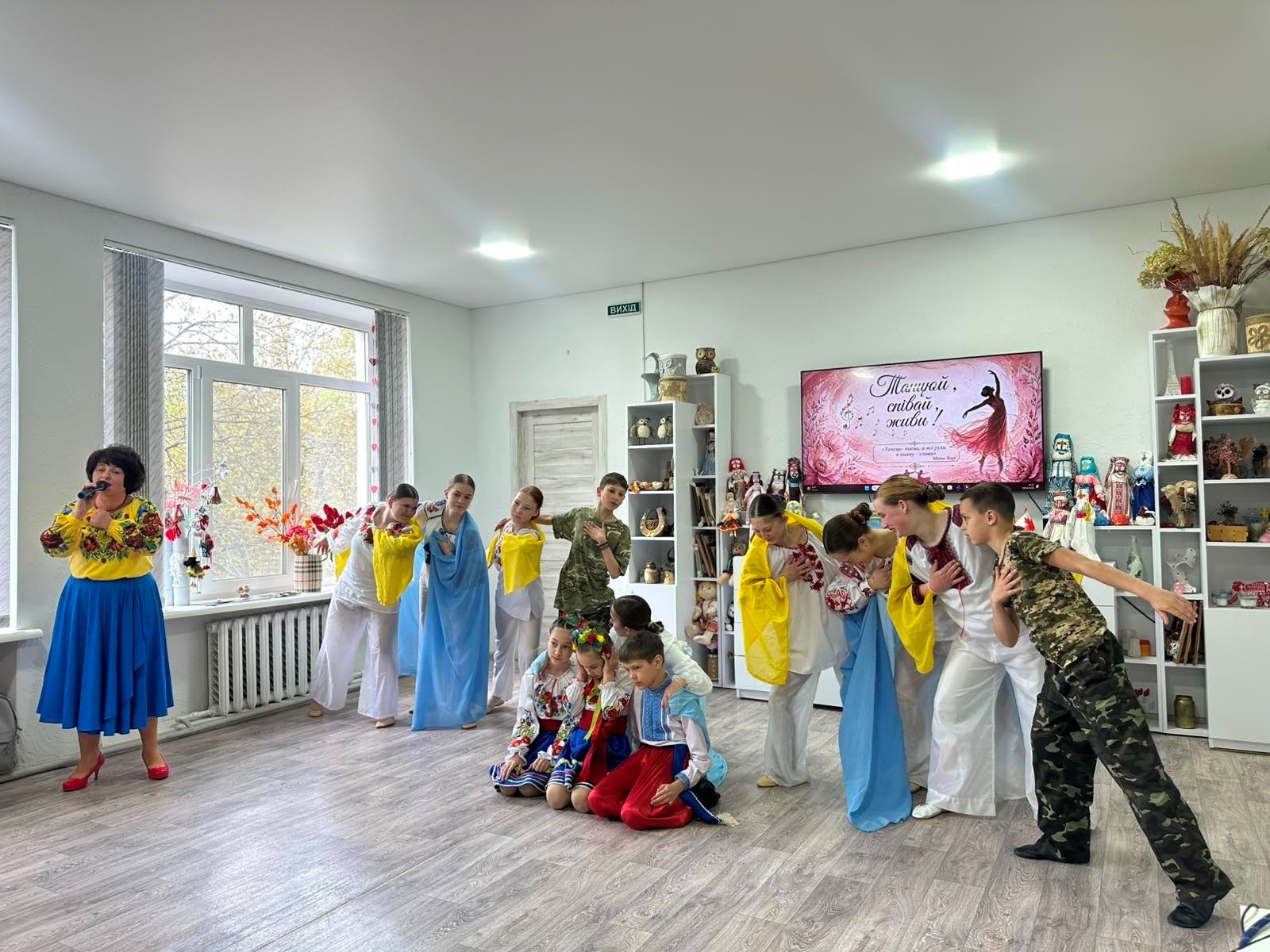 В терцентрі відбувся яскравий захід до Міжнародного дня танцю «Танцюй, співай, живи!»
