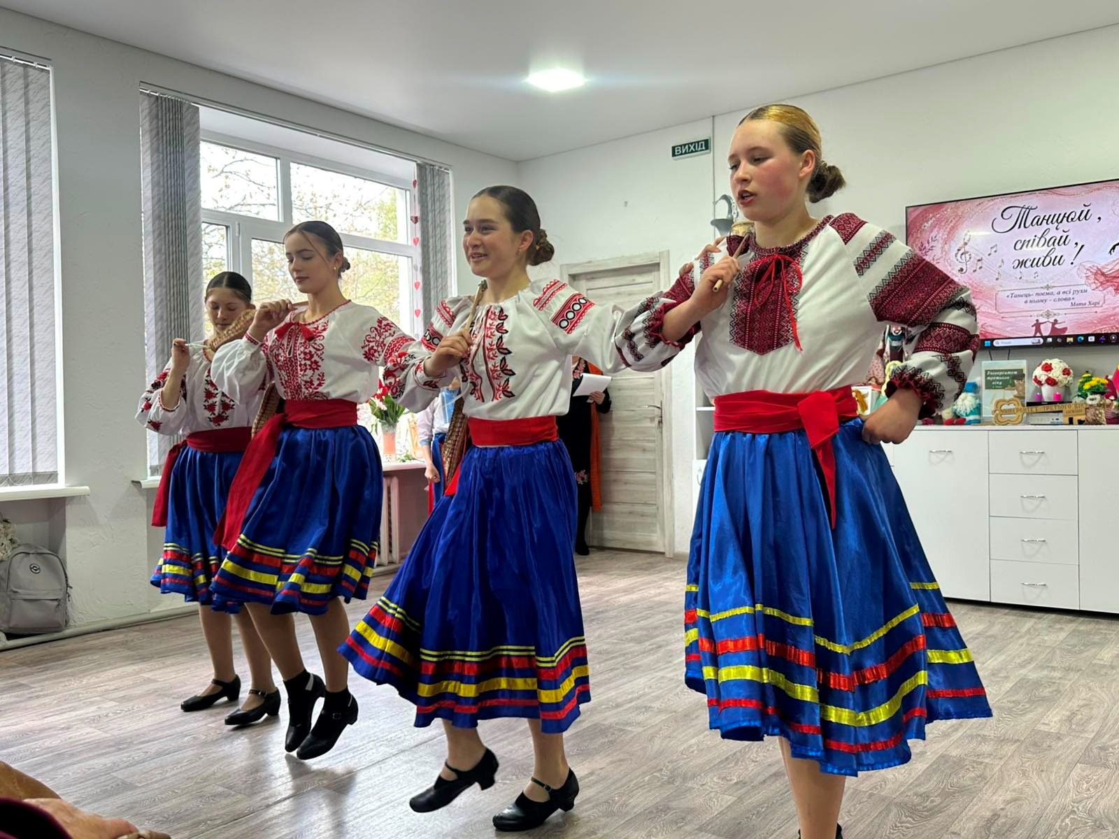 В терцентрі відбувся яскравий захід до Міжнародного дня танцю «Танцюй, співай, живи!»