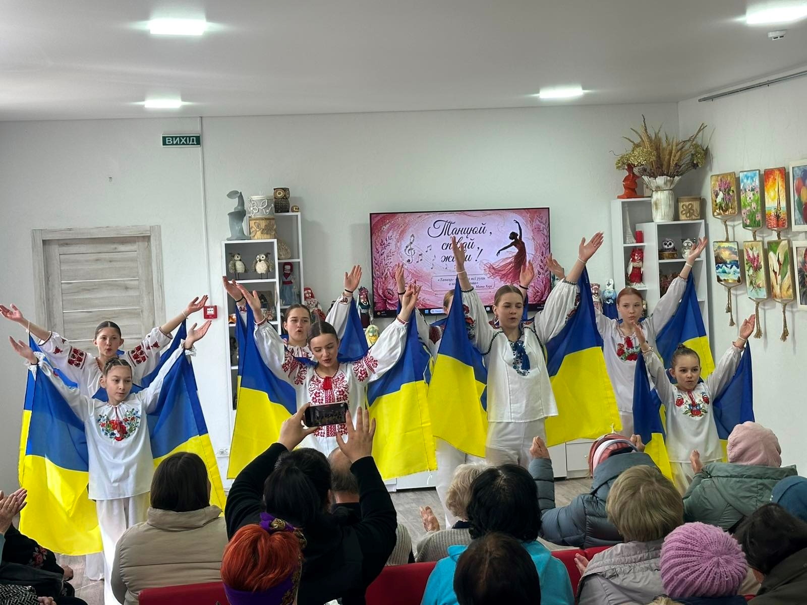 В терцентрі відбувся яскравий захід до Міжнародного дня танцю «Танцюй, співай, живи!»