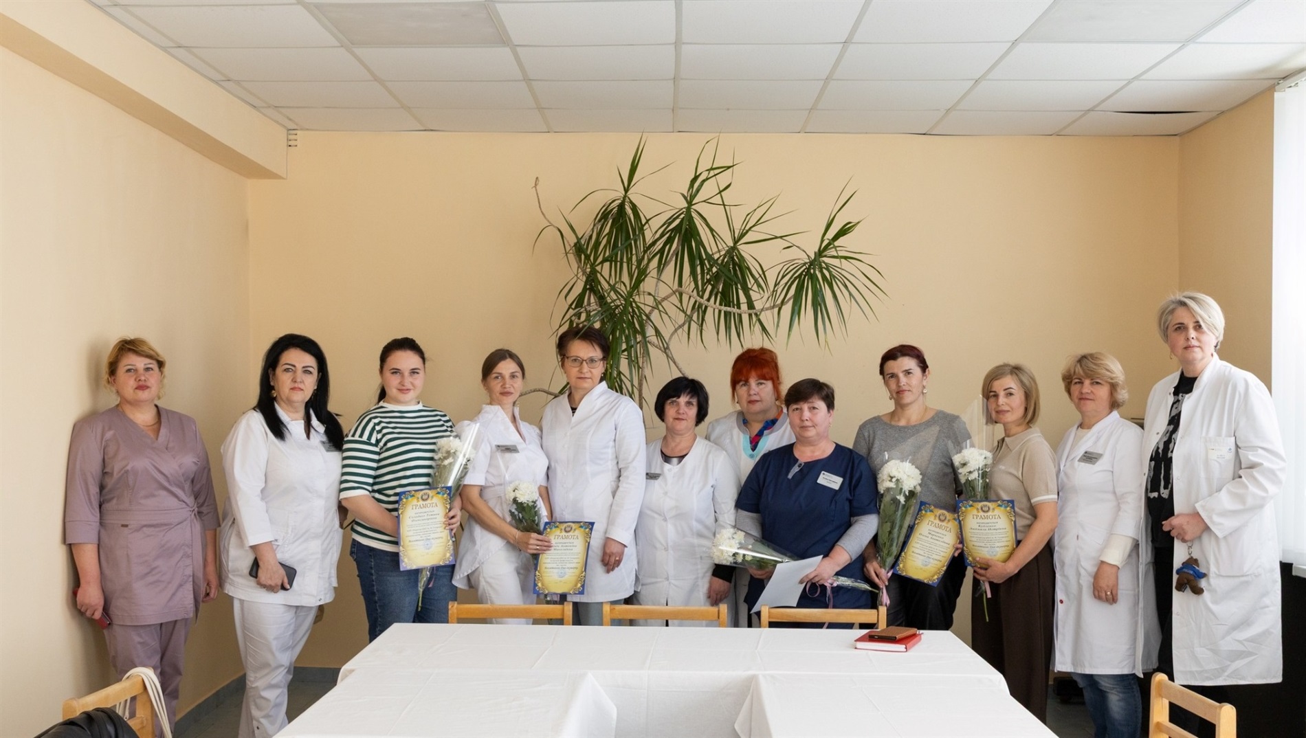 У пологовому відділенні Ніжинської міської лікарні привітали акушерок
