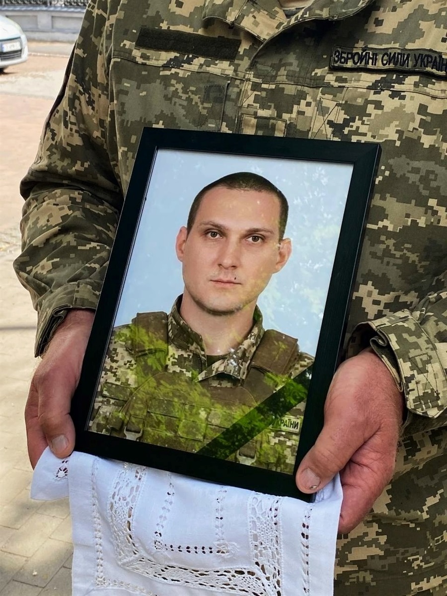 У Ніжині попрощалися із полеглим воїном