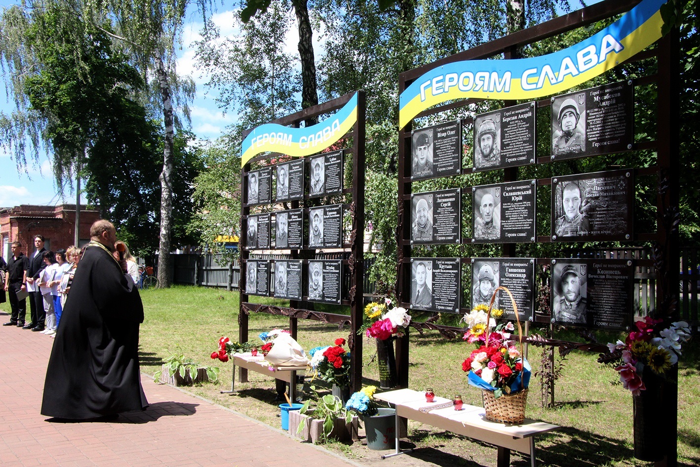Ще одна стела Пам'яті в гімназії № 10 . Світла пам'ять нашим Захисникам!