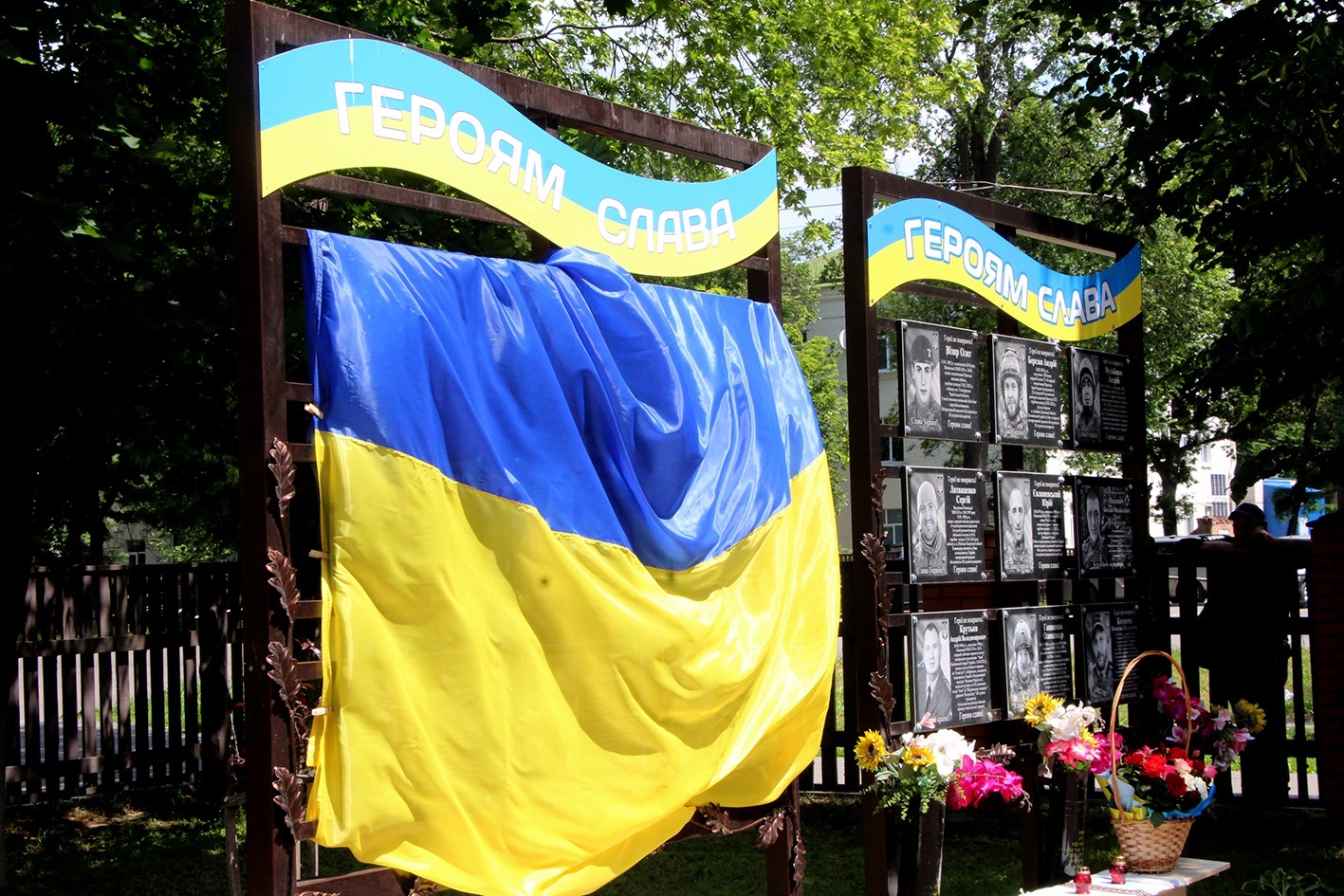 Ще одна стела Пам'яті в гімназії № 10 . Світла пам'ять нашим Захисникам!