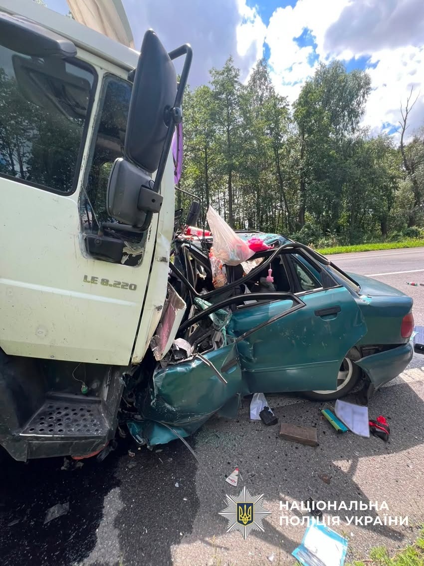 Поліція розслідує обставини смертельної ДТП у Ніжинському районі поблизу Мрина