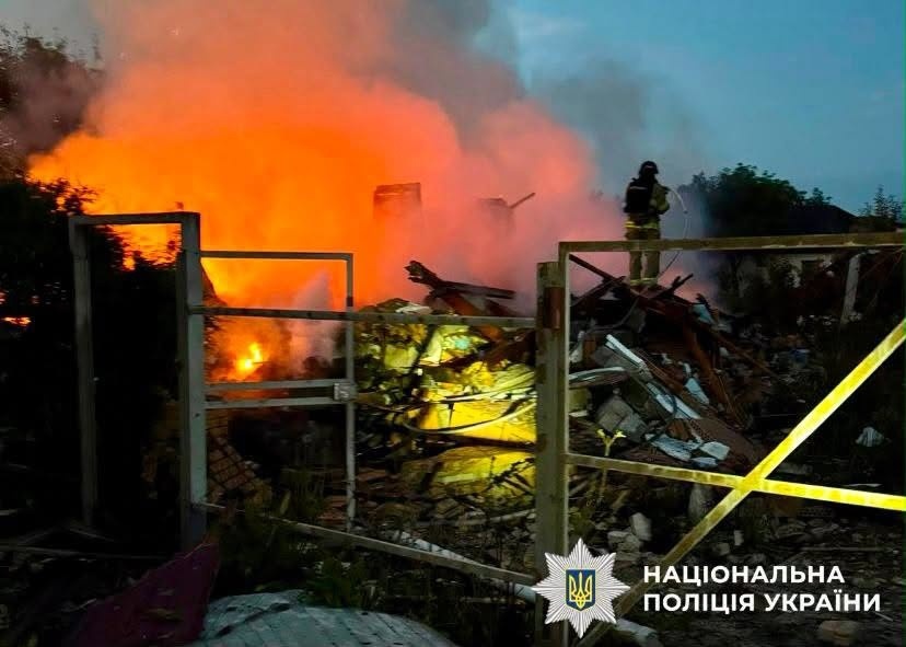Поліція документує наслідки ворожої атаки на Чернігівщині: є постраждалі
