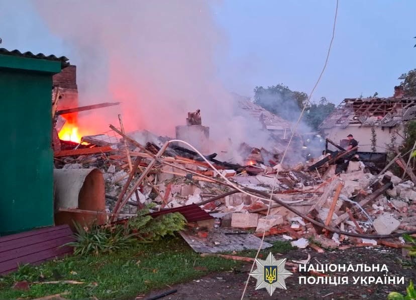 Поліція документує наслідки ворожої атаки на Чернігівщині: є постраждалі